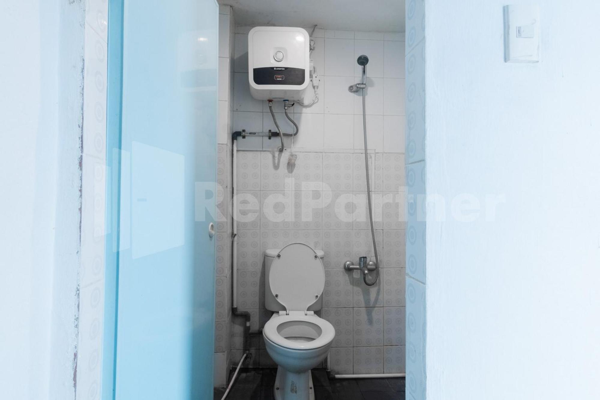 Teratai Guesthouse At Rs Adam Malik Medan Mitra Reddoorz Esterno foto