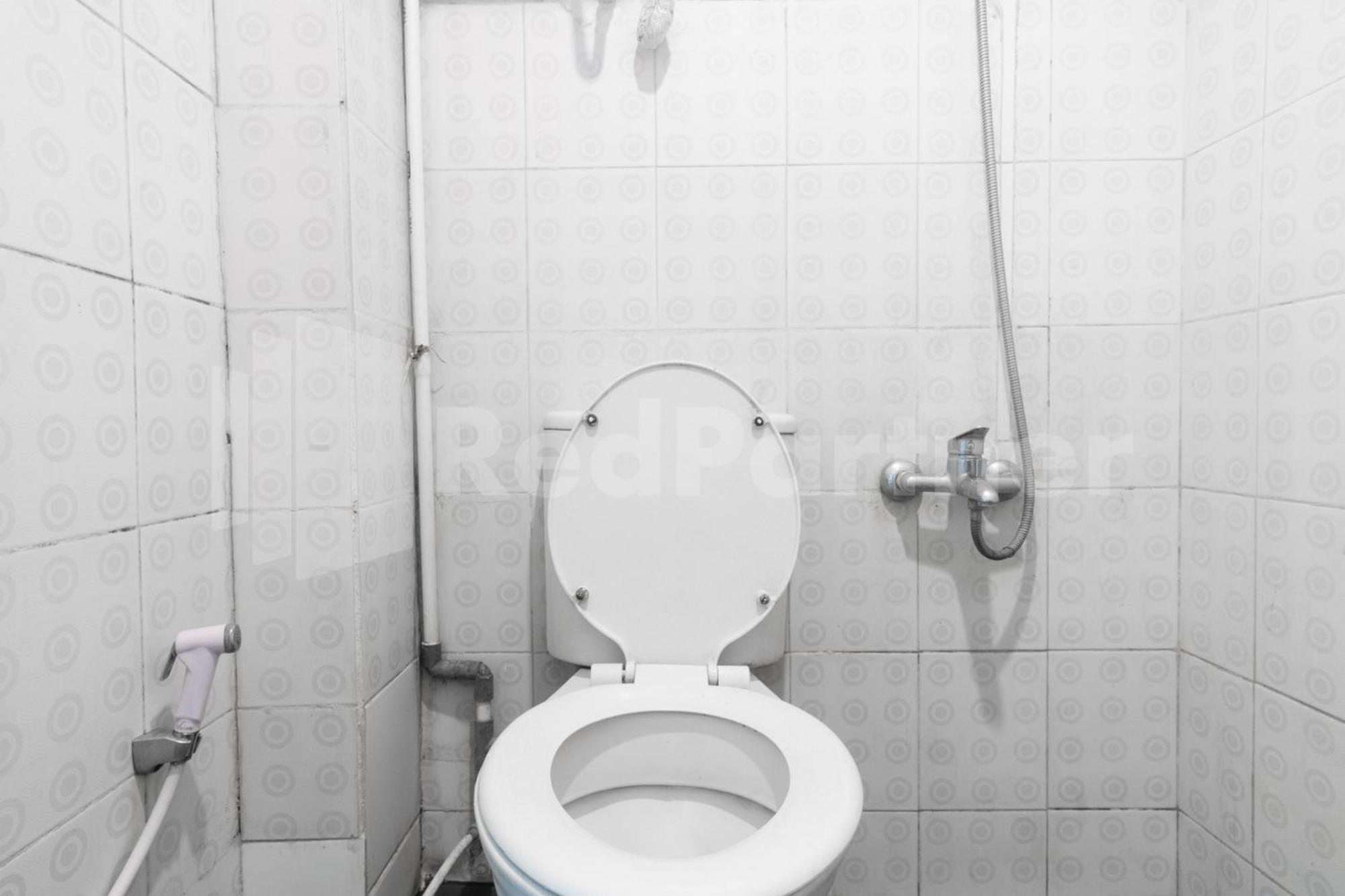 Teratai Guesthouse At Rs Adam Malik Medan Mitra Reddoorz Esterno foto